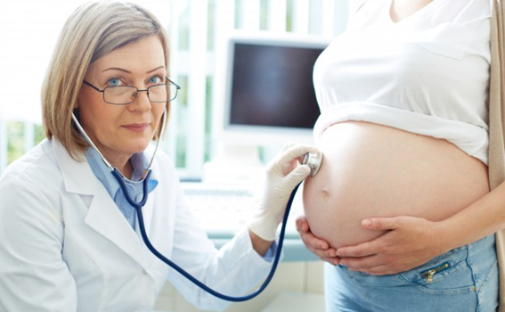 Los riesgos y problemas de fumar embarazada