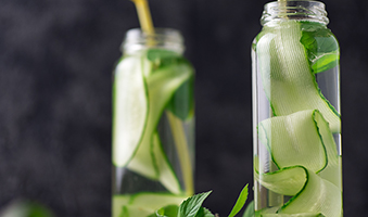 Cómo preparar agua de pepino, limón y menta - Apréndete