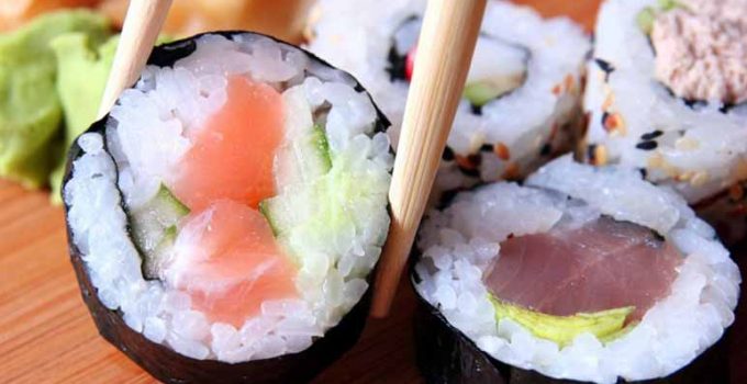 Cómo hacer sushi futomaki paso a paso - Apréndete