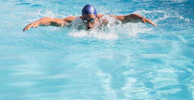 Descubre las características del estilo mariposa de natación - Apréndete
