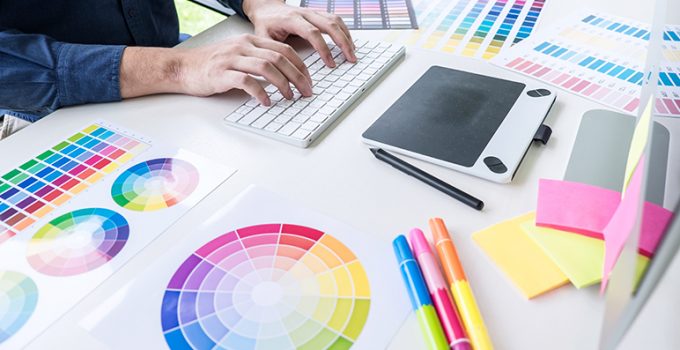 Hazte diseñador gráfico y trabaja mientras conoces mundo - Apréndete